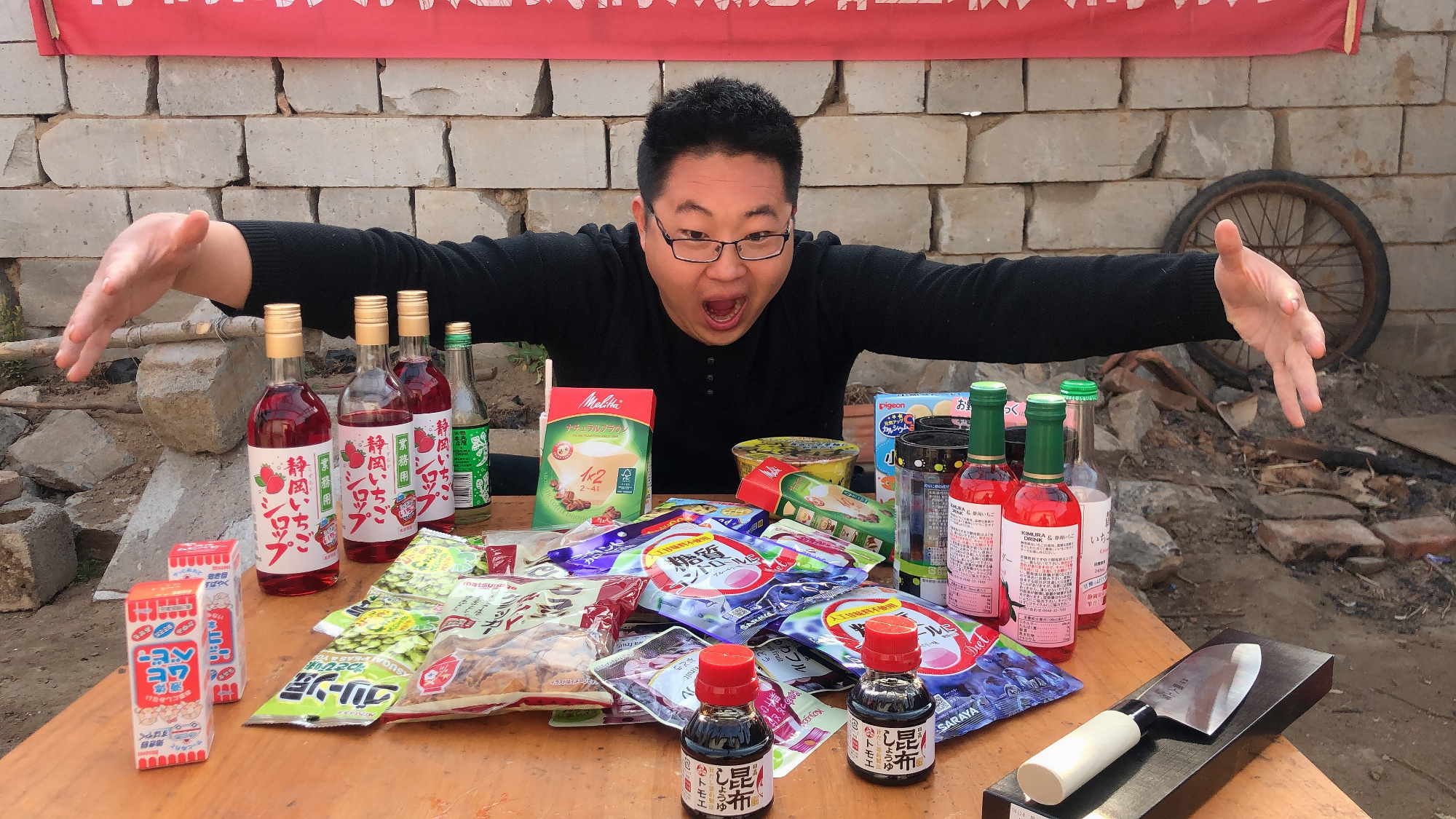 小伙从海外网购1000元零食,一次嗨个够,是什么体验?
